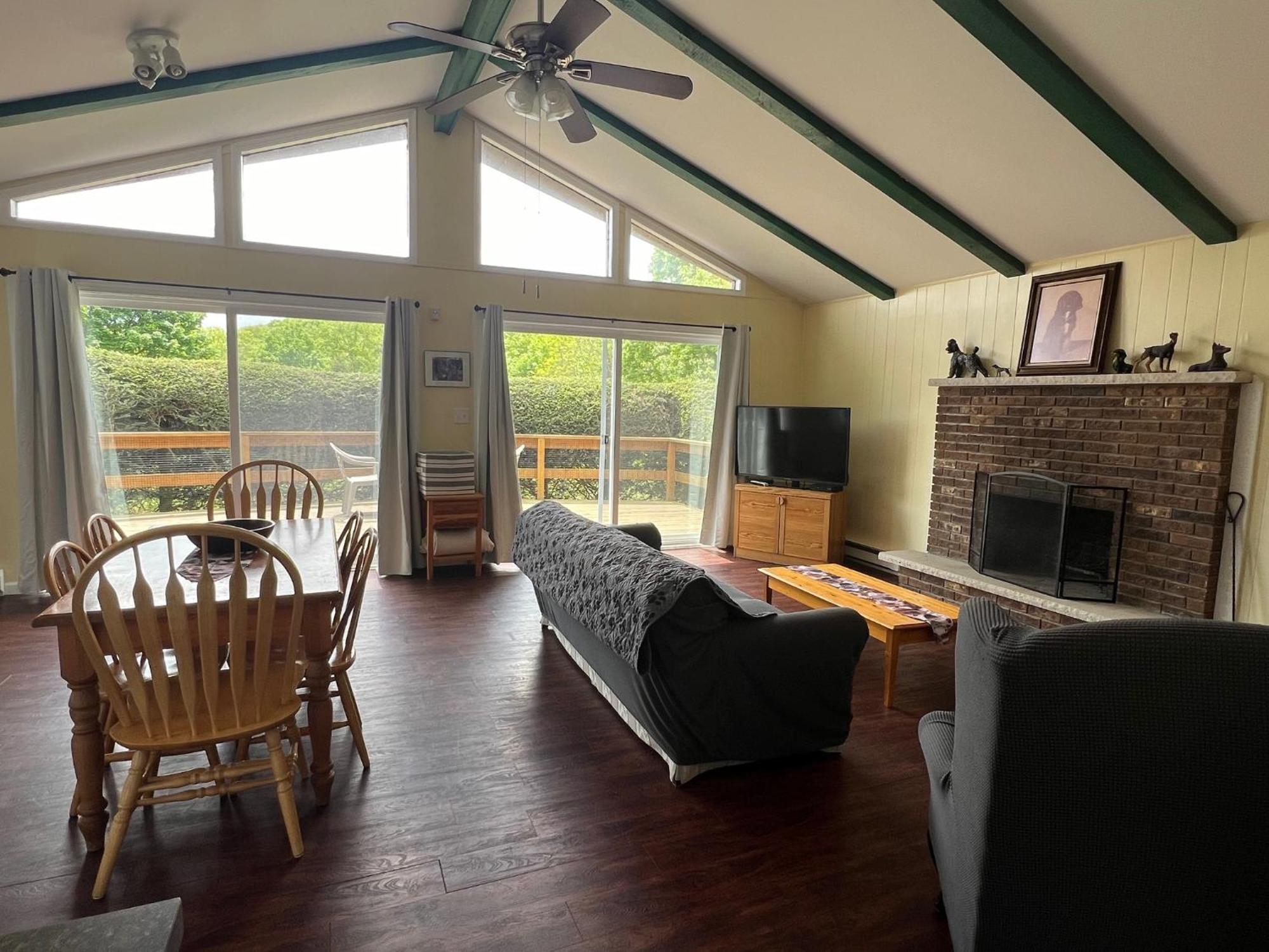 Fenced Yard Chalets From Good Dog Vacations At Big Valley Resort Sciota Exterior foto